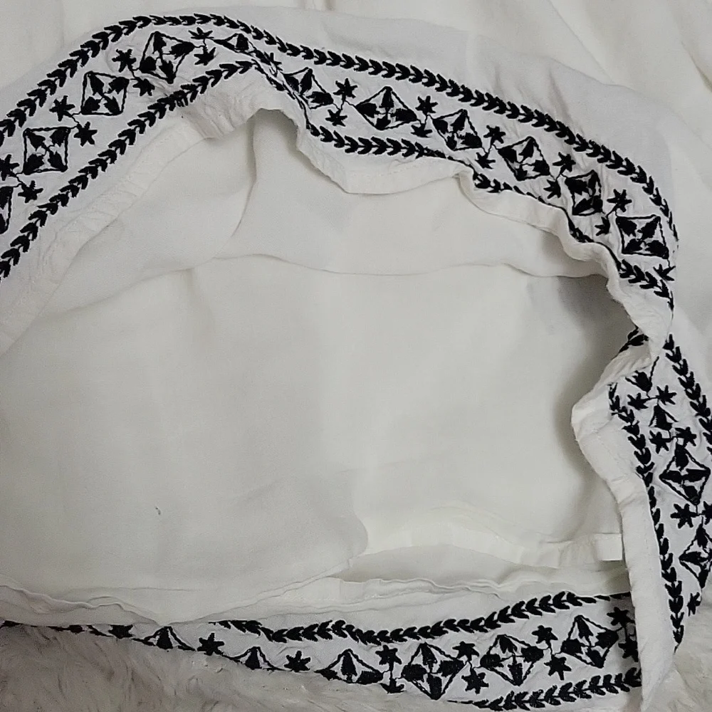 5/$20**XS Dynamite White With Black Embroidery Long Sleeve Dress - Picture 5 of 6